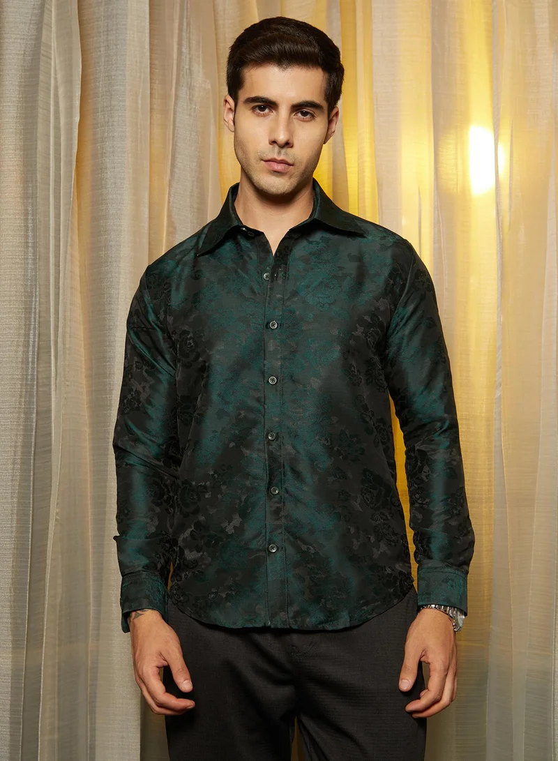 كامبوس سوترا Men's Emerald Green Rosa-Woven Shirt For Casual Wear | Spread Collar | Long Cuffed Sleeves | Button Closure | Shirt Crafted With Comfort Fit For Everyday Wear