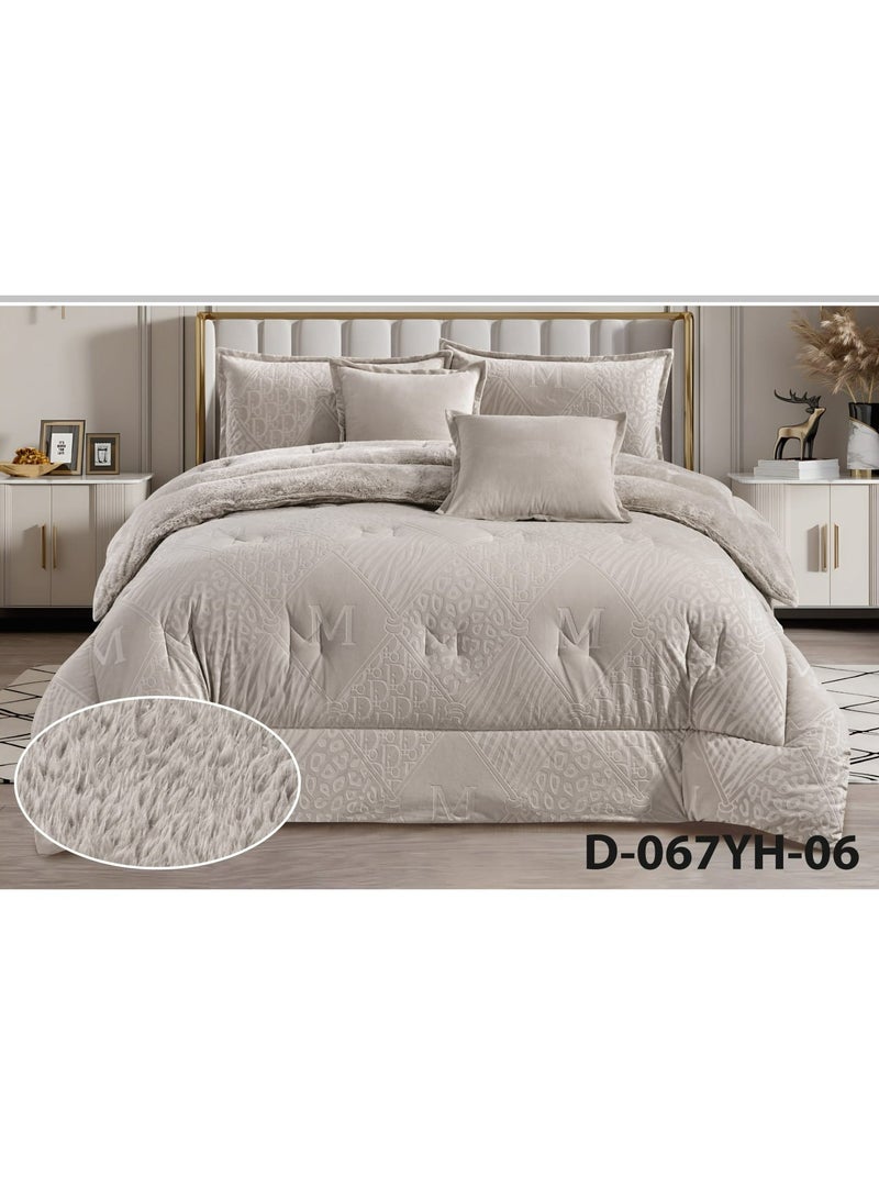 مون مفرش سرير شتوي نفرين بتصميم هندسي ومحفور مصنوع من المخمل والفرو الناعم مكون من 6 قطع ( 1 مفرش +1 شرشف مطاط للمرتبة + 2 كيس مخدة +2 كيس للوسادة المربعة ) مقاس المفرش 230X250 سم - Image 1