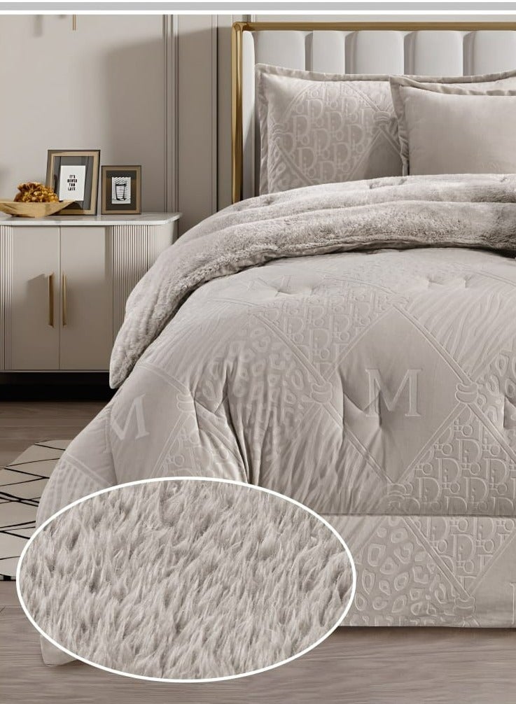 مون مفرش سرير شتوي نفرين بتصميم هندسي ومحفور مصنوع من المخمل والفرو الناعم مكون من 6 قطع ( 1 مفرش +1 شرشف مطاط للمرتبة + 2 كيس مخدة +2 كيس للوسادة المربعة ) مقاس المفرش 230X250 سم - Image 2