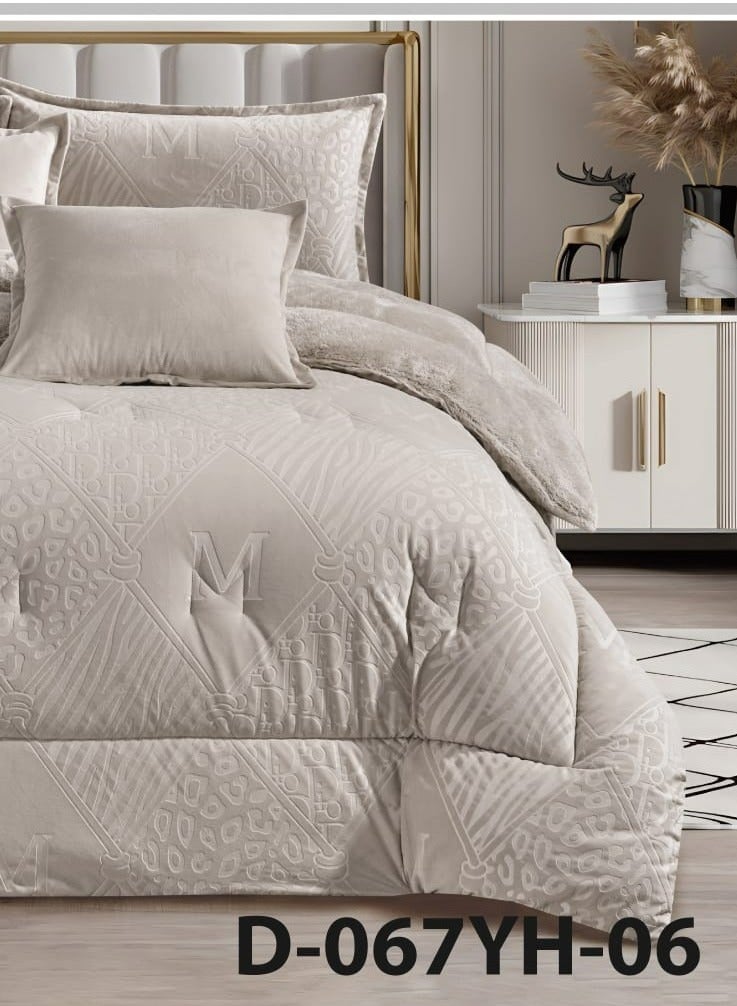 مون مفرش سرير شتوي نفرين بتصميم هندسي ومحفور مصنوع من المخمل والفرو الناعم مكون من 6 قطع ( 1 مفرش +1 شرشف مطاط للمرتبة + 2 كيس مخدة +2 كيس للوسادة المربعة ) مقاس المفرش 230X250 سم - Image 3