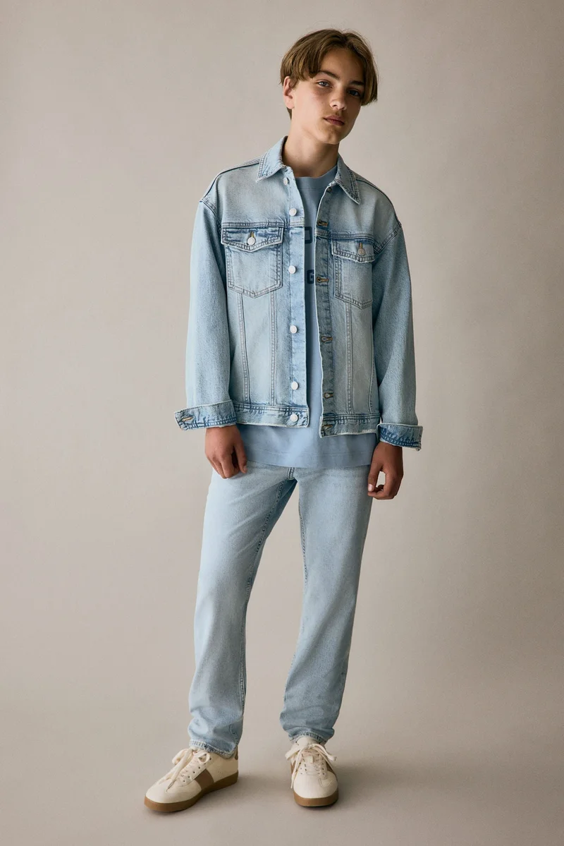 اتش اند ام جينز بقصّة مريحة وساق مدببة