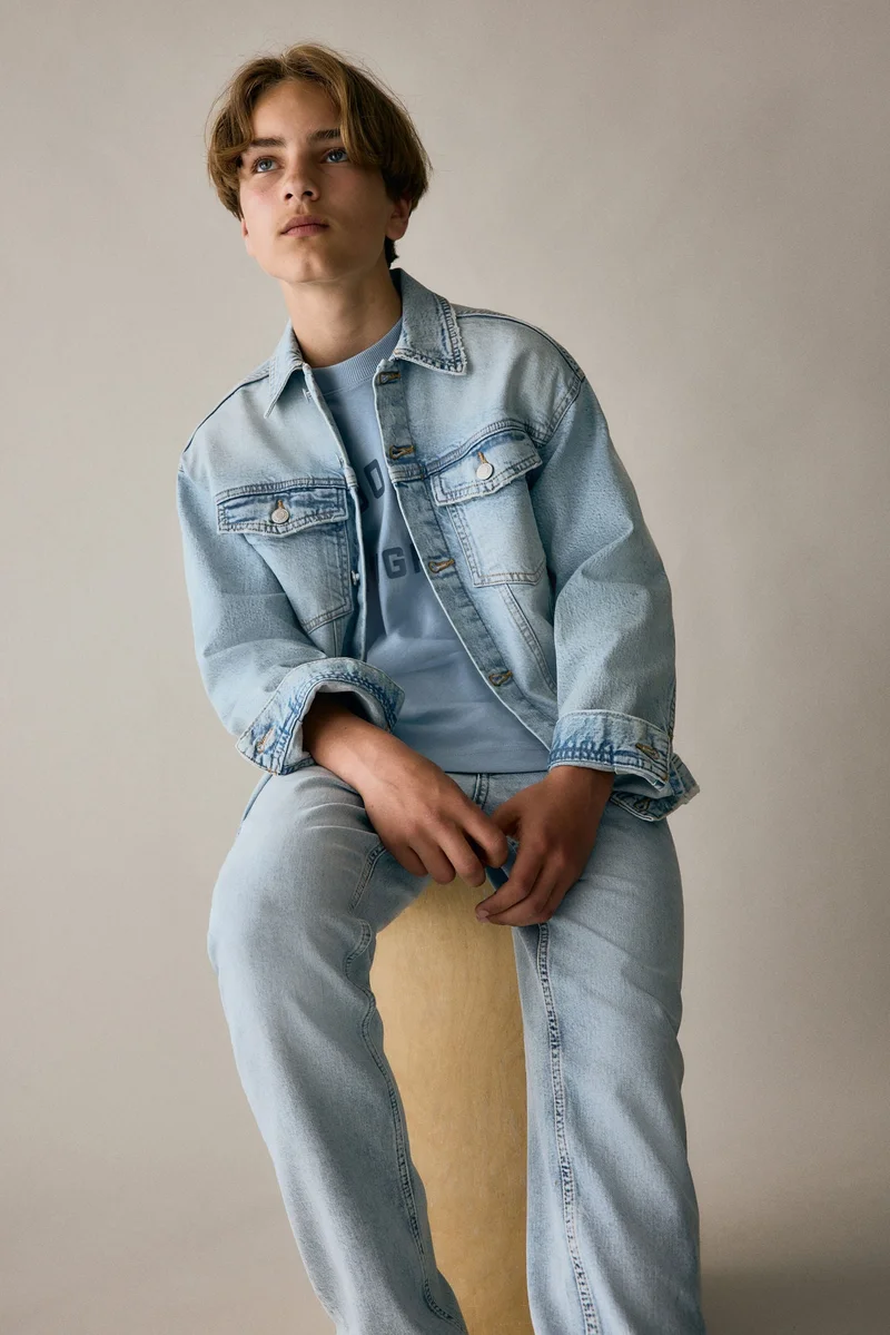 اتش اند ام جينز بقصّة مريحة وساق مدببة