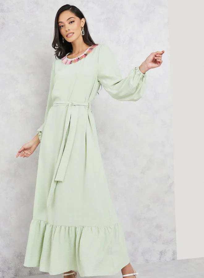 ستايلي Tassel Trim Round Neck Tiered Maxi Dress with Tie Up Belt