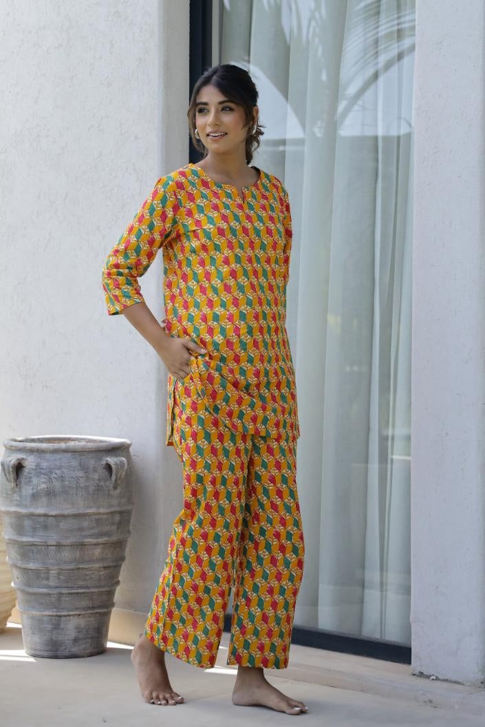 FLAVIA CREATION طقم أصفر للفتيات - Image 3