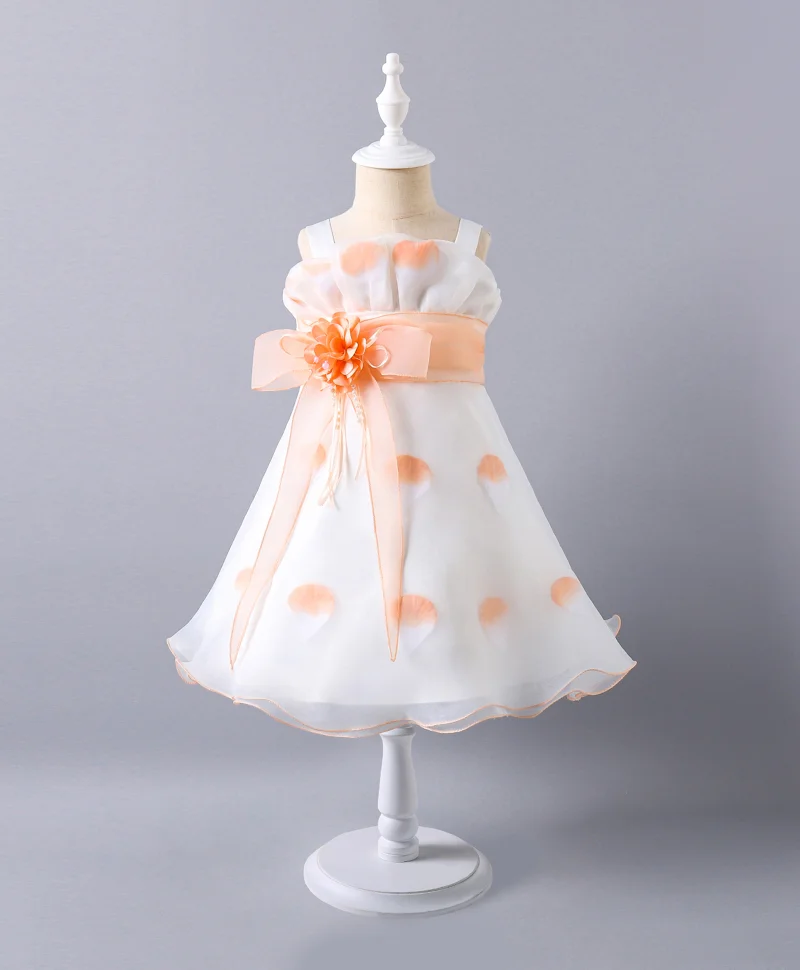 مارك وميا فستان حفلات بدون أكمام مزين باللؤلؤ وطبعات فيونكة من مارك وميا - أبيض