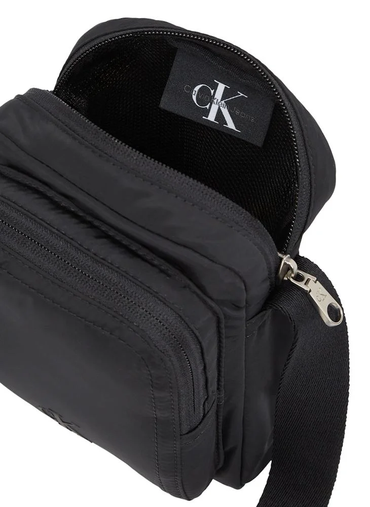 كالفن كلاين جينز Logo Front Pocket Zip Messenger Bag