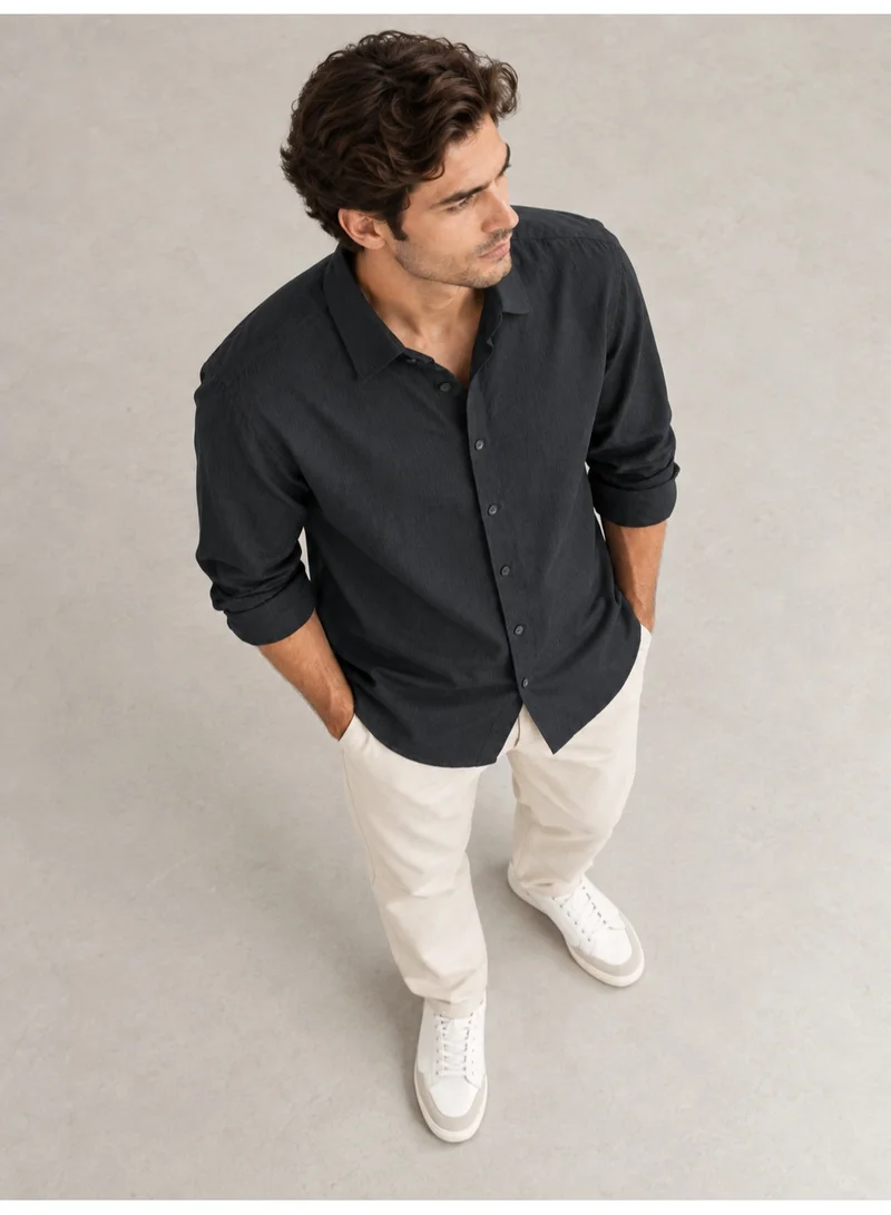 فكتور اند جين Men's Textured Relaxed Fit Shirt