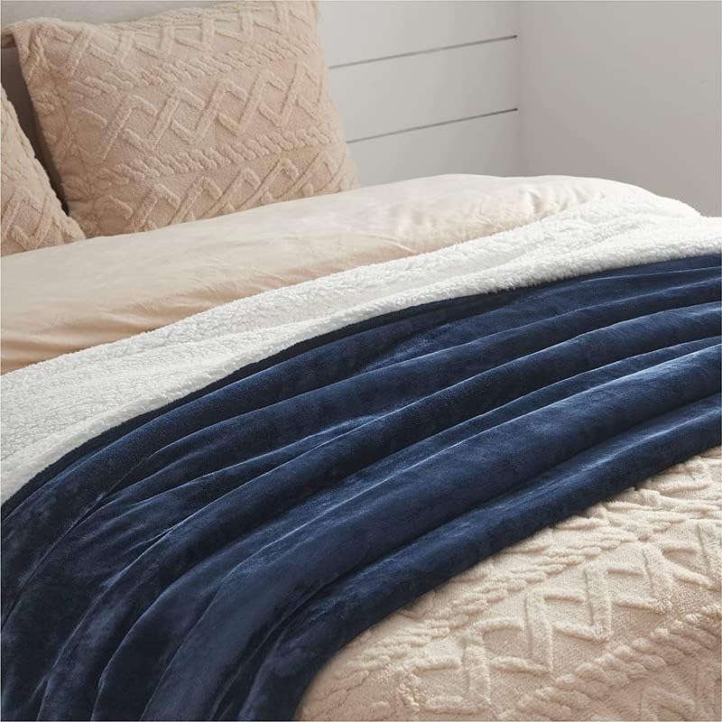 VAS COLLECTIONS Super Soft Reversible Sherpa Blanket for Single Bed (56×88 in / 142×224 cm) 1.8 kg, 570 GSM – Polyester Micromink and Sherpa Flannel, Heavy Winter Use, Solid Navy Blue - Image 4