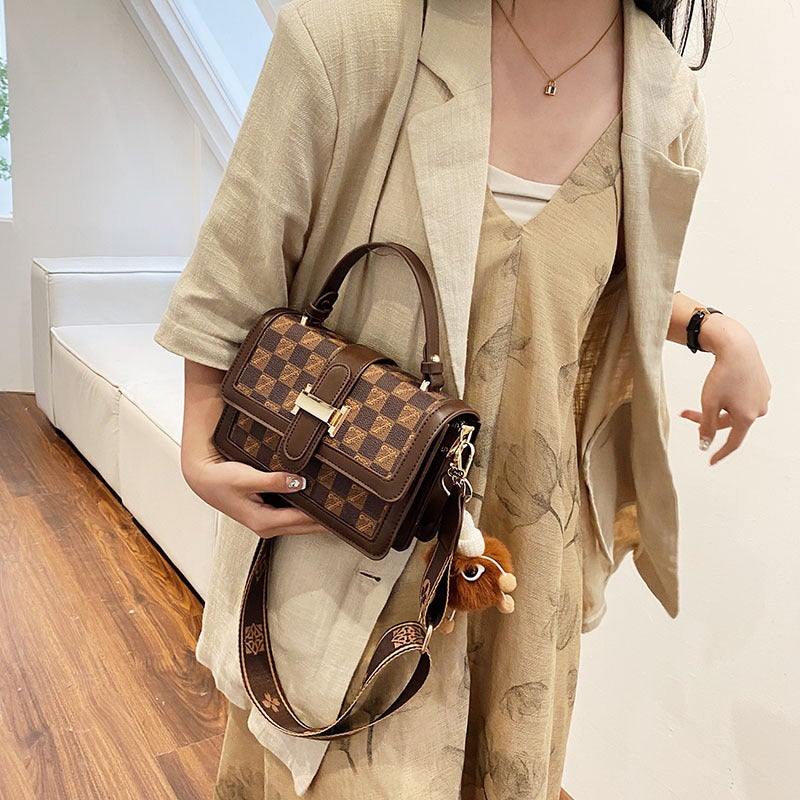 Retro Letter Print Handbag For Women, Checkered Pattern Crossbody Bag, Urban Trendy Small Square Bag, Commuter Quilted Fashion - Image 4