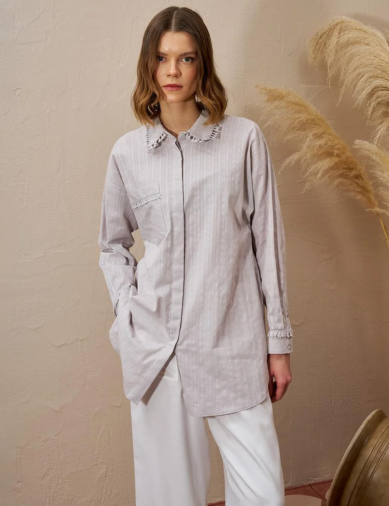 كايرا تونيك قطن بياقة مكشكشة لون رمادي فاتح