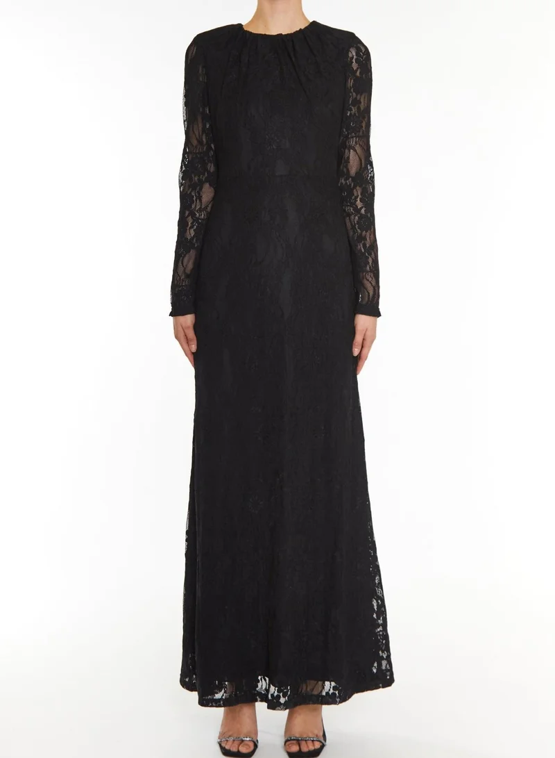 ترو ديكادينس Siena Black Lace High Gathered Neck Maxi-Dress