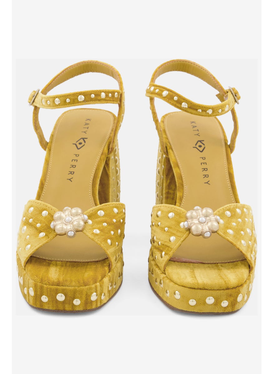Katy Perry Women Medium The Meadow Adjustable Buckle Closure Sandals, Gold  - Image 3