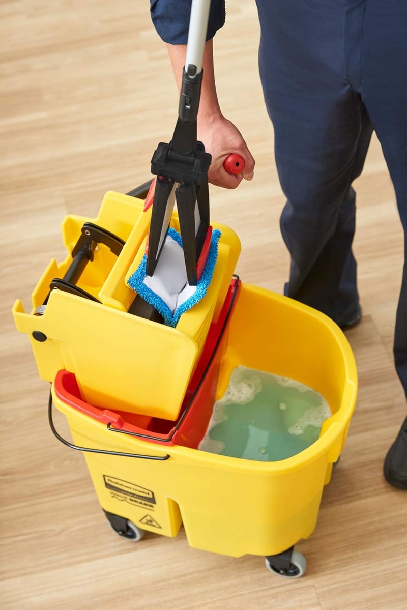 Rubbermaid مجموعة ممسحة مسطحة قابلة للتكيف من Rubbermaid للمنتجات التجارية مع مقبض قابل للتمديد باللون الأصفر لتنظيف قوي للأرضيات الخشبية والبلاط والأرضيات المlaminated في المطبخ واللوبي والمكتب - Image 3