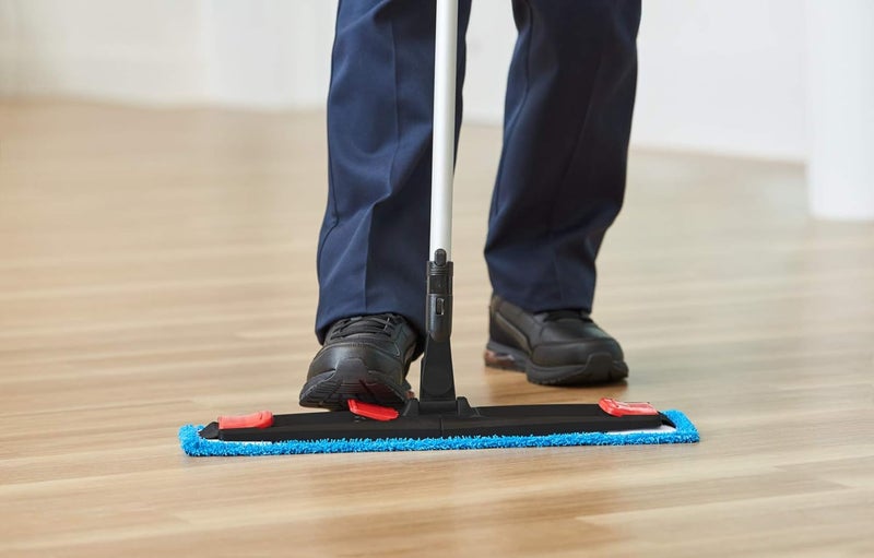 Rubbermaid مجموعة ممسحة مسطحة قابلة للتكيف من Rubbermaid للمنتجات التجارية مع مقبض قابل للتمديد باللون الأصفر لتنظيف قوي للأرضيات الخشبية والبلاط والأرضيات المlaminated في المطبخ واللوبي والمكتب - Image 2