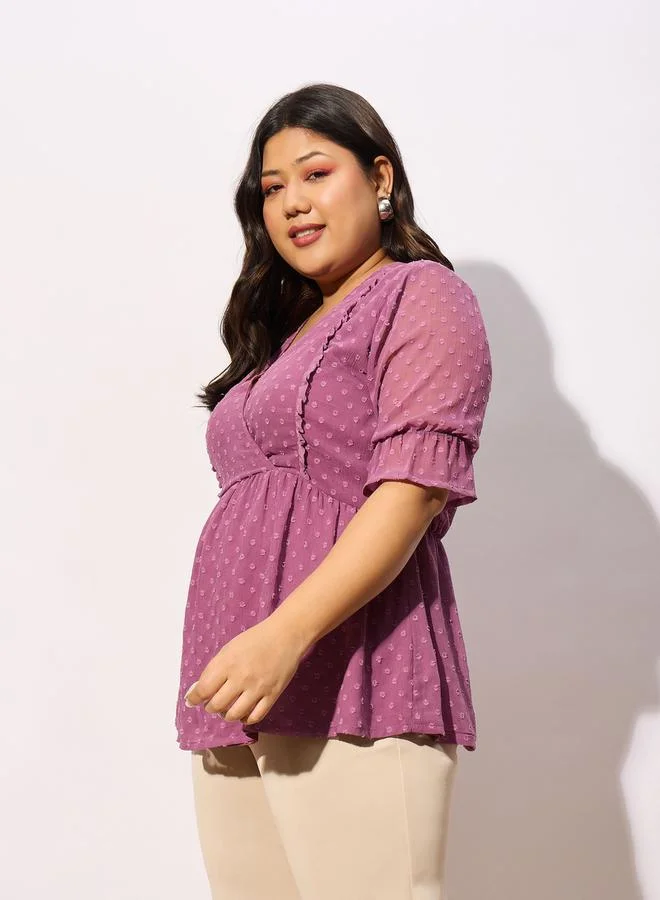 SASSAFRAS SASSAFRAS Plus Dobby V Neck Top with Short Sleeve
