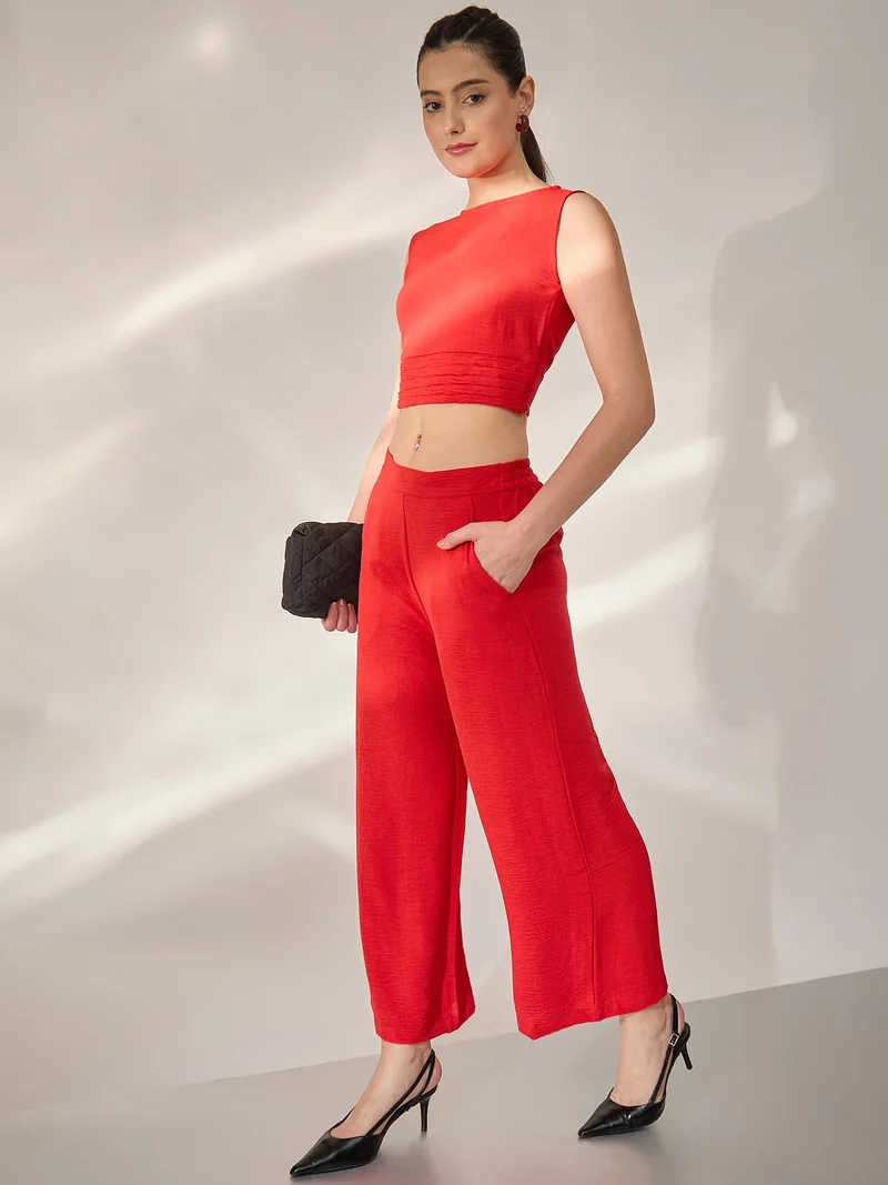 بانيت طقم متناسق (Co-ord Set) بلوزة قصيرة (Crop Top) حمراء مع بنطلون