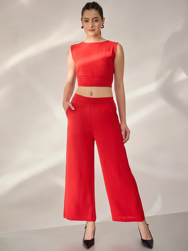 بانيت طقم متناسق (Co-ord Set) بلوزة قصيرة (Crop Top) حمراء مع بنطلون