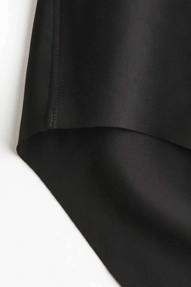 اتش اند ام شورت تشكيل خفيف عبوتين