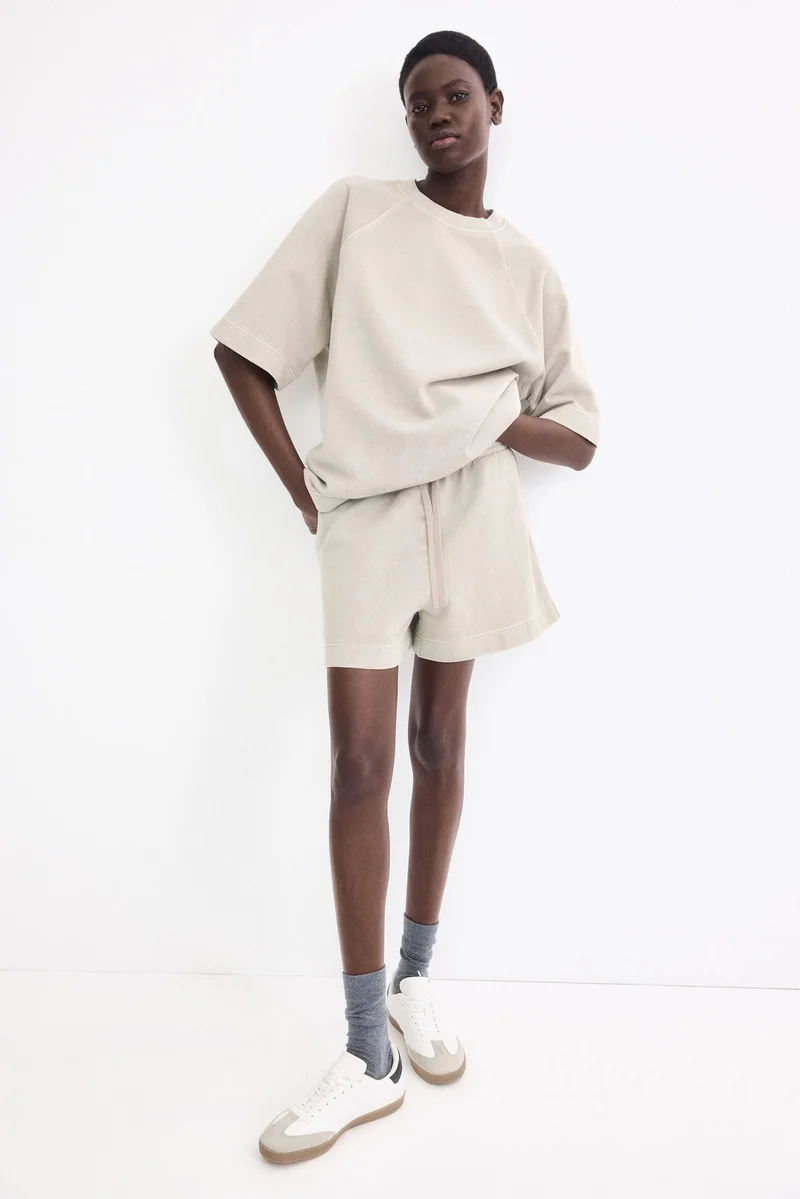 اتش اند ام سويت شيرت بأكمام قصيرة