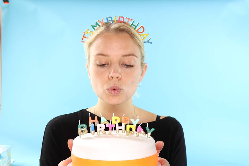 توكينج تيبلز ربطة رأس بتصميم عبارة "It's My Birthday" وألوان قوس قزح - Image 3