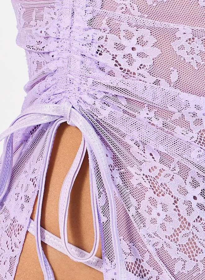 ستايلي مجموعة من قميص نوم بتفاصيل دانتيل مع ثونغ