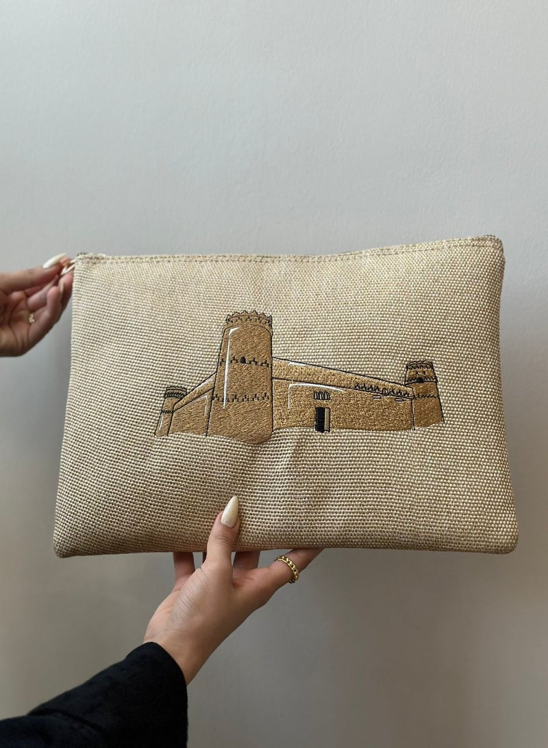 Qasr Al Masmak pouch is suitable for iPad and books, with an exclusive and luxurious design - Image 3