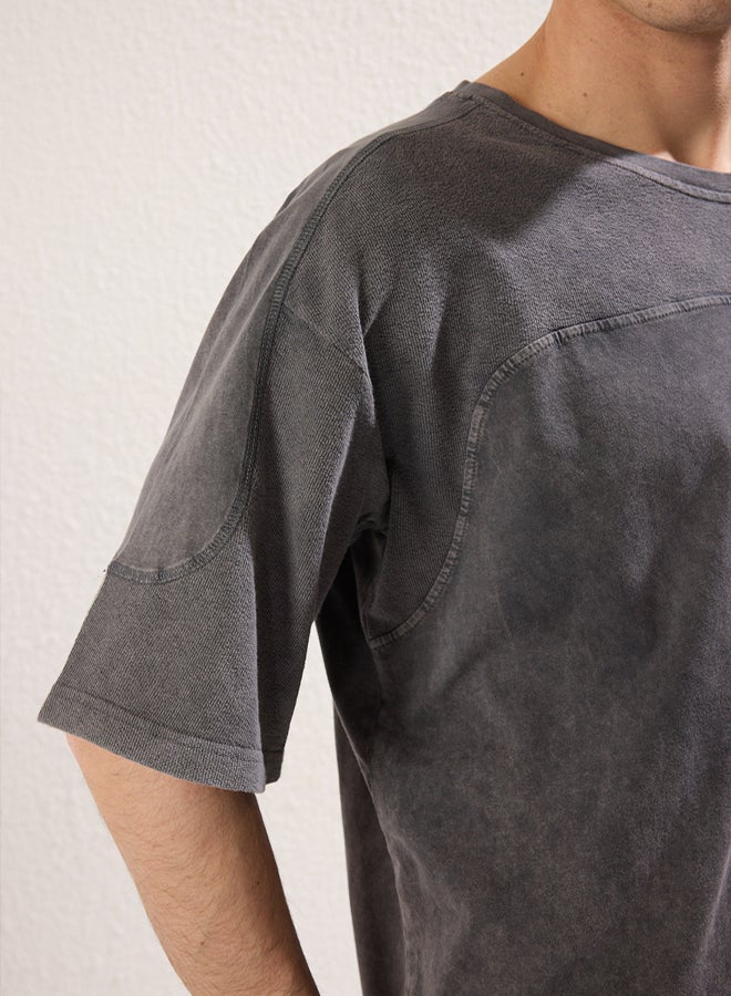 trendyol Anthracite Oversize/Wide Cut Tumbled/Slat Effect Fabric Mix Detail T-shirt - Image 5