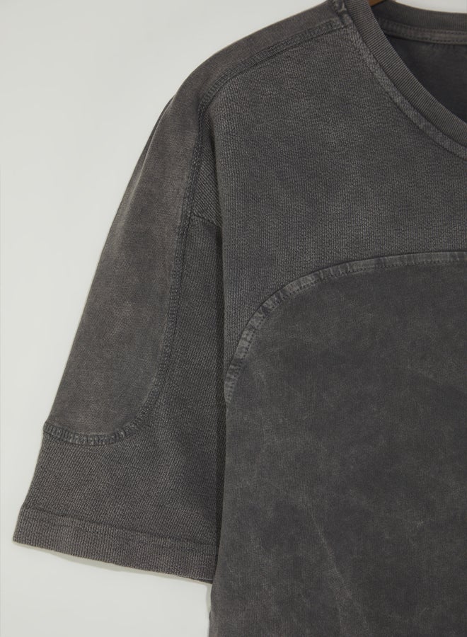 trendyol Anthracite Oversize/Wide Cut Tumbled/Slat Effect Fabric Mix Detail T-shirt - Image 3