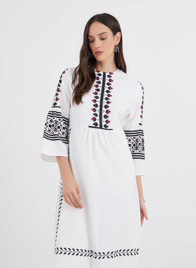 ستايلي فستان ماكسي بتصميم خطوط مطبوعة وأكمام ثلاثة أرباع - Image 3