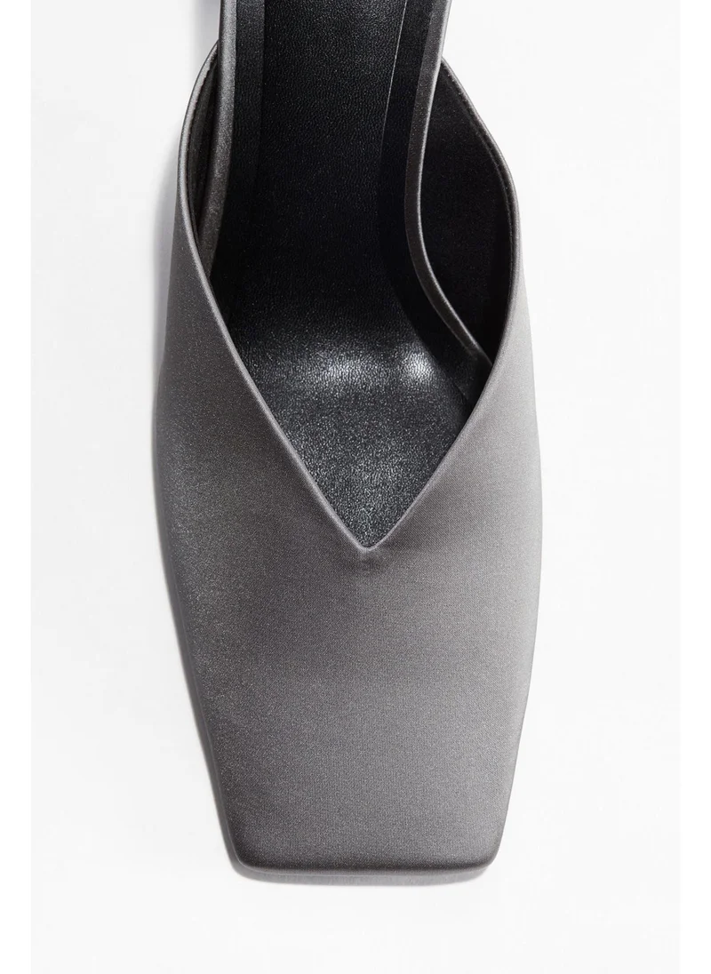 اتش اند ام Cone-heel satin mules
