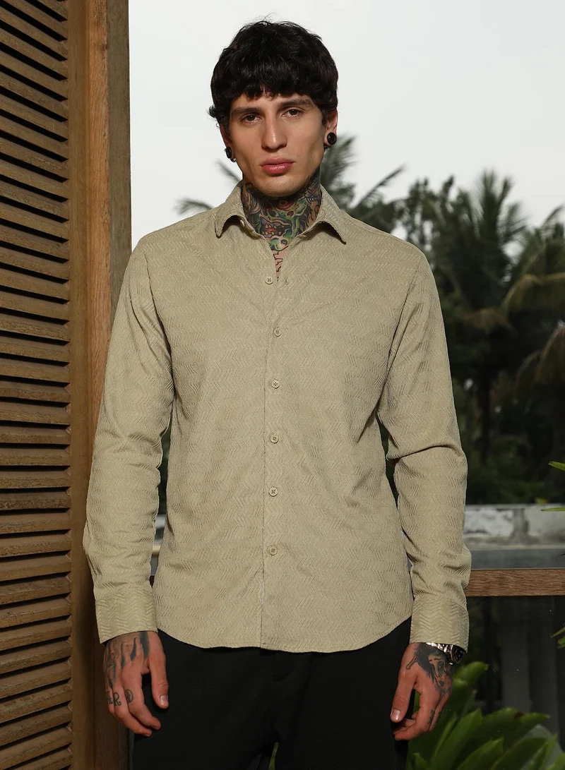 كامبوس سوترا قميص رجالي بيج بنقشة شيفرون مريح للارتداء اليومي