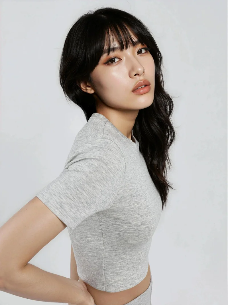 بوسيم بلوزة قصيرة مرنة بياقة دائرية من بيوسيم