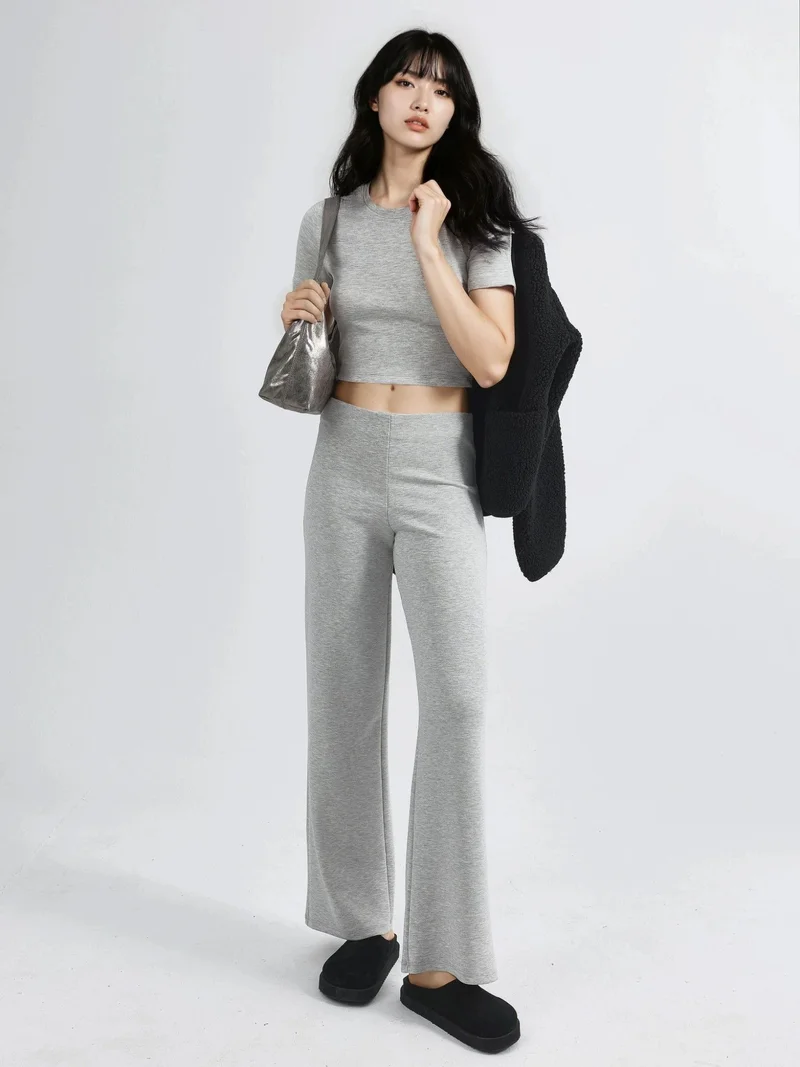 بوسيم بلوزة قصيرة مرنة بياقة دائرية من بيوسيم