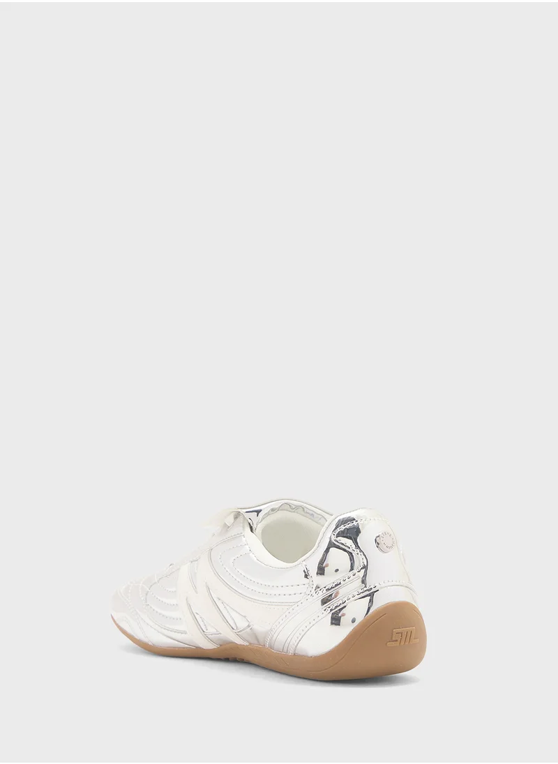 ستيف مادن Freekick Logo Lace Up Low Top Sneakers