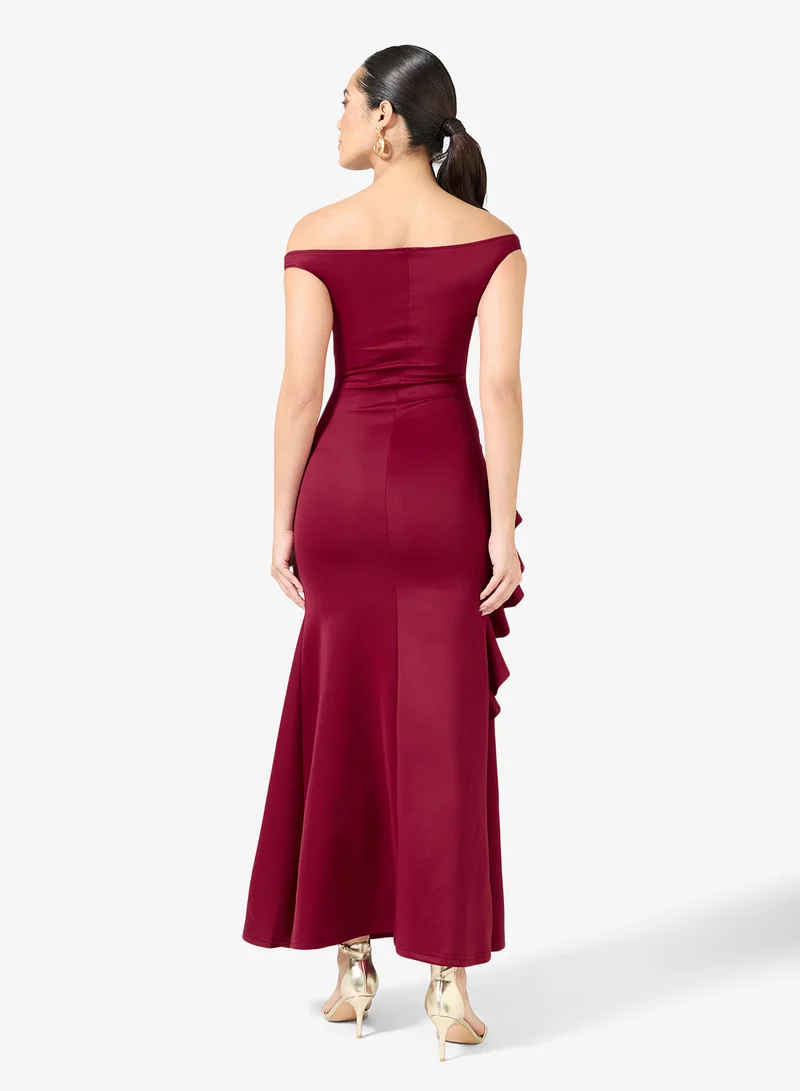 ايلا ليمتد اديشن فستان بكتف مكشوف بفتحة