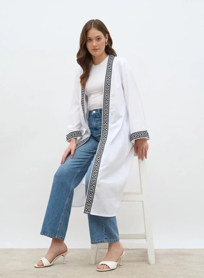Styli Styli Regular Fit Embroidered Edge Midi Kimono