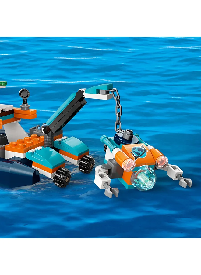 ليغو City Explorer Diving Boat 60377 Building Toy Set; Ocean Playset for Ages 5+; Includes a Coral Reef Setting, Mini-Submarine, 3 Minifigures and Manta Ray, Shark, Crab, 2 Fish and 2 Turtle Figures (182 Pieces)