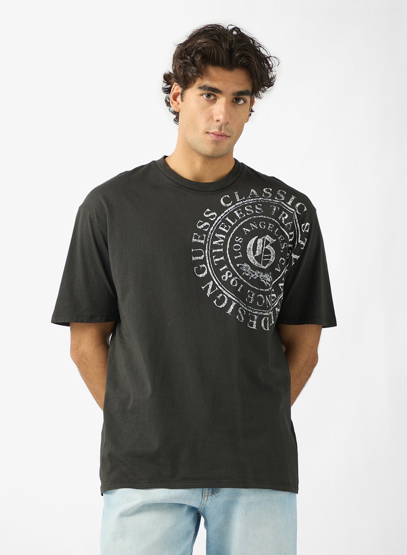 جس تيشيرت بأكمام قصيرة مطبوع عليه حروف - Image 1