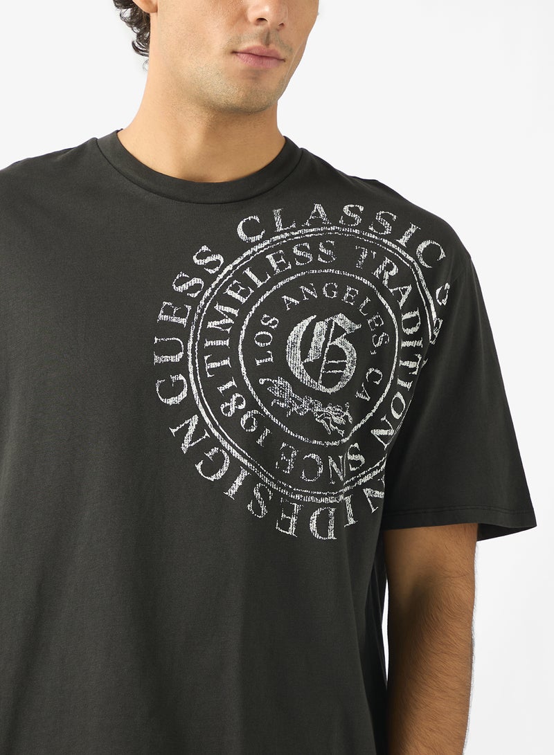 جس تيشيرت بأكمام قصيرة مطبوع عليه حروف - Image 3