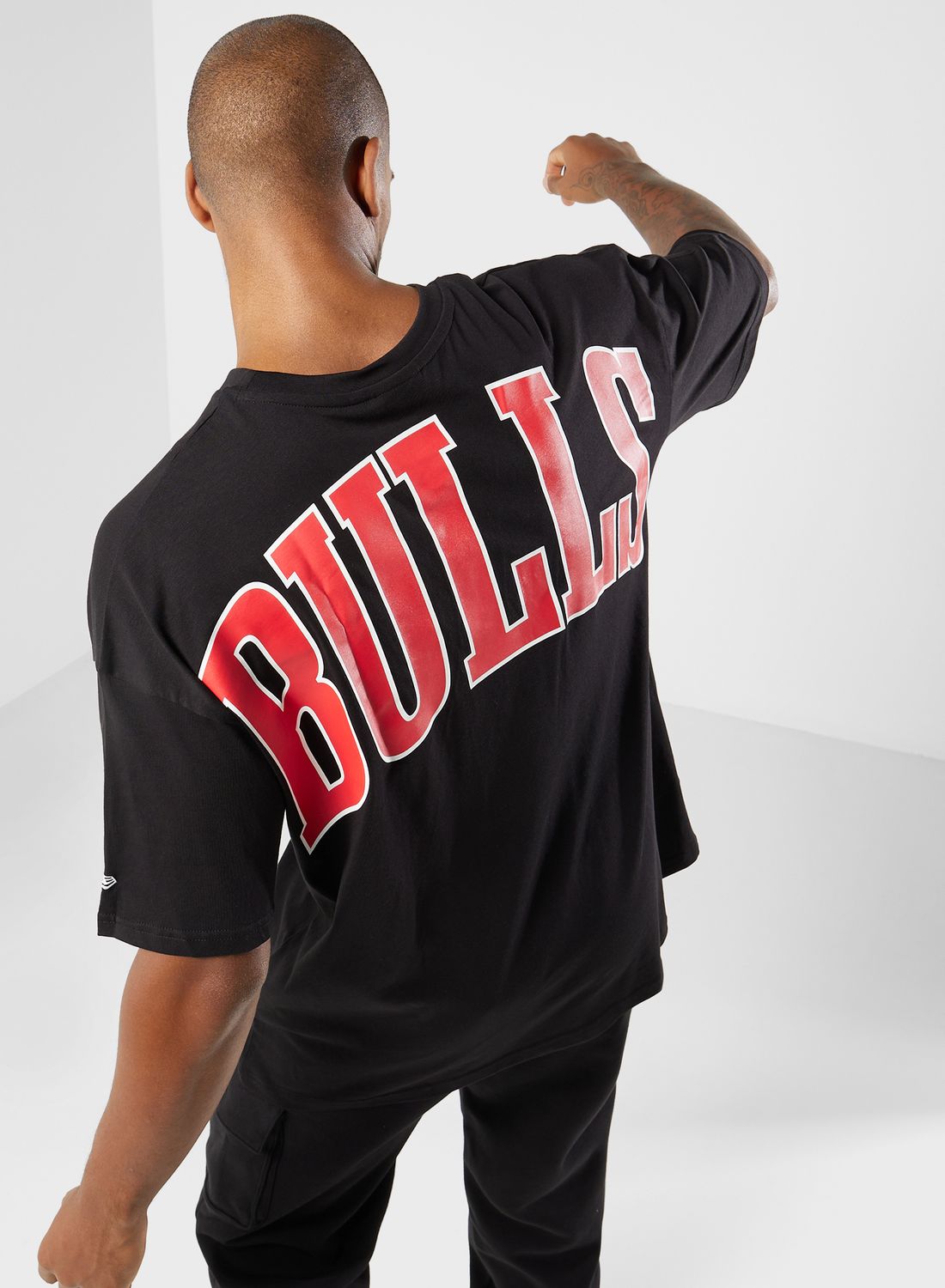 Buy New Era Red Chicago Bulls Oversized T-Shirt for Men in Bahrain