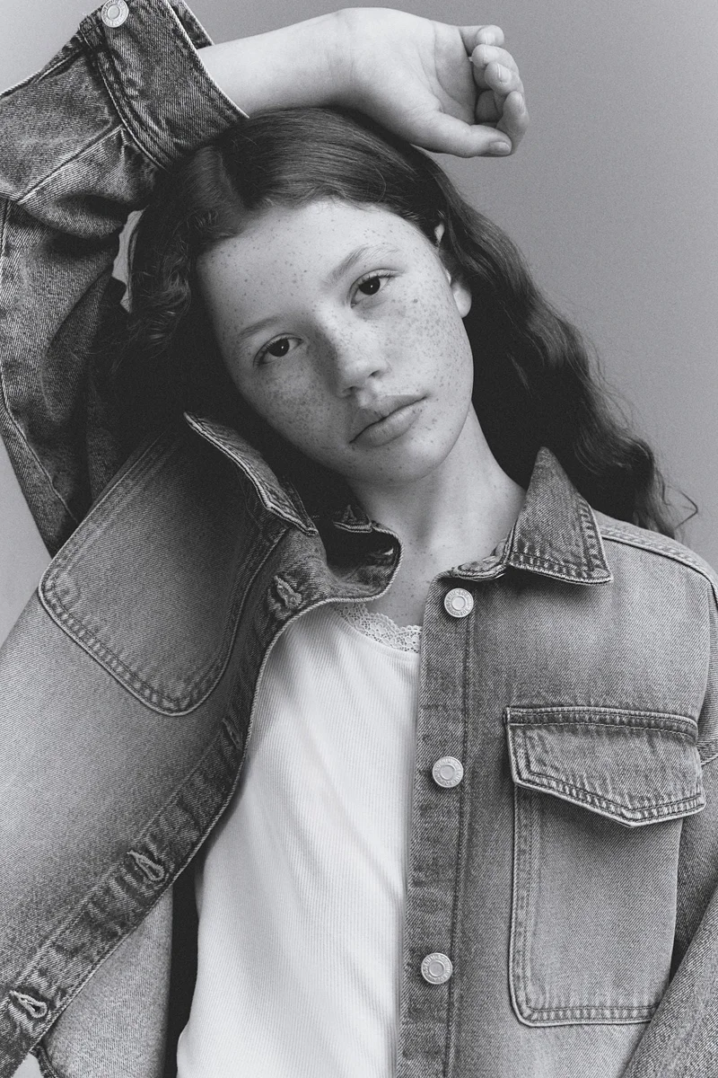 اتش اند ام جاكيت خفيف من قماش الدنيم القطني