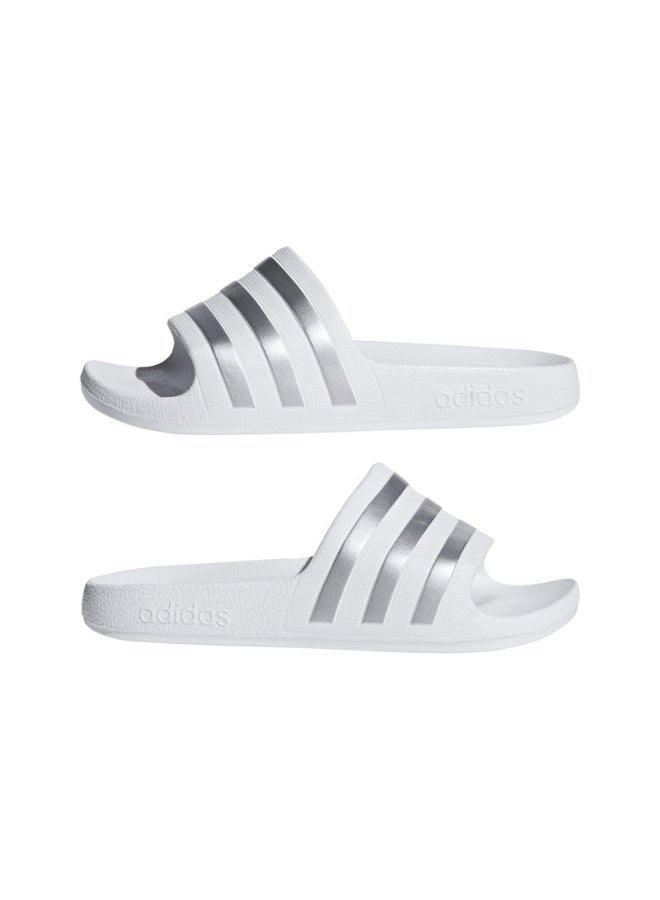 adidas أديداس أدليت أكوا كيه يو أبيض صنادل/شباشب رياضية للأطفال - Image 2