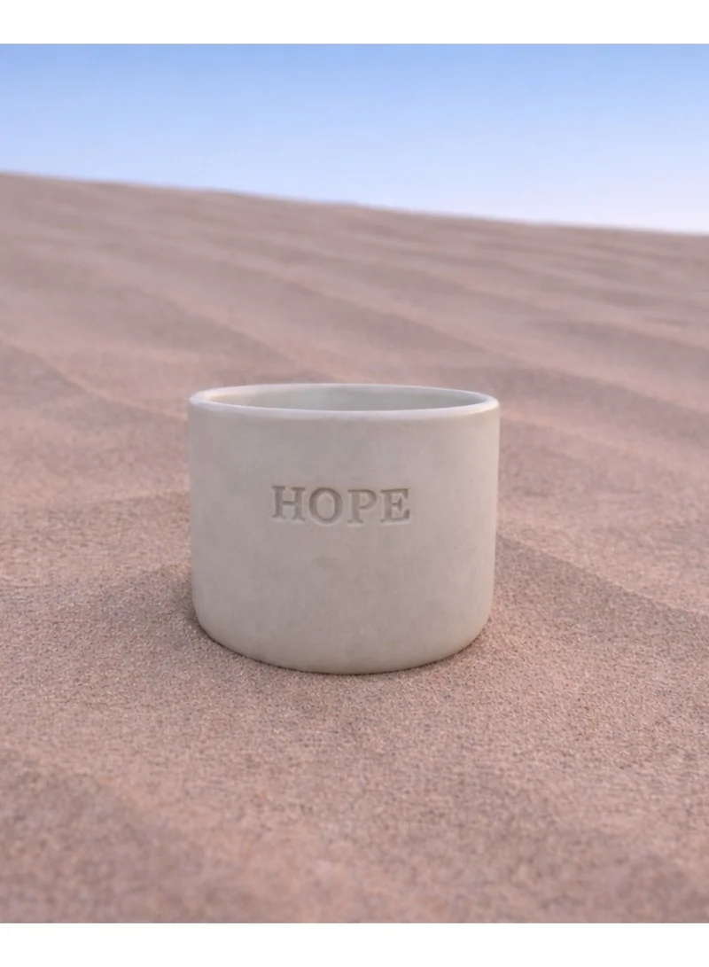 تحفة لوكس كوب سيراميك مصنوع يدويًا من توهفا لوكس – «Hope | أمل» باللغتين العربية والإنجليزية – لون صحراوي – 250 مل