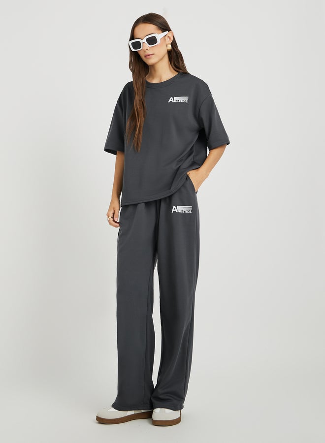 Styli Styli Typography Printed Short Sleeve T-Shirt and Joggers Co-Ords  - Image 2
