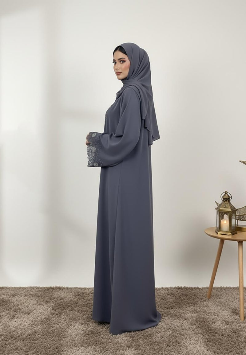 NUKHBAA عباءة ليلى الدانتيل مع بطانة متطابقة - قماش نيدا-2P836 - Image 2