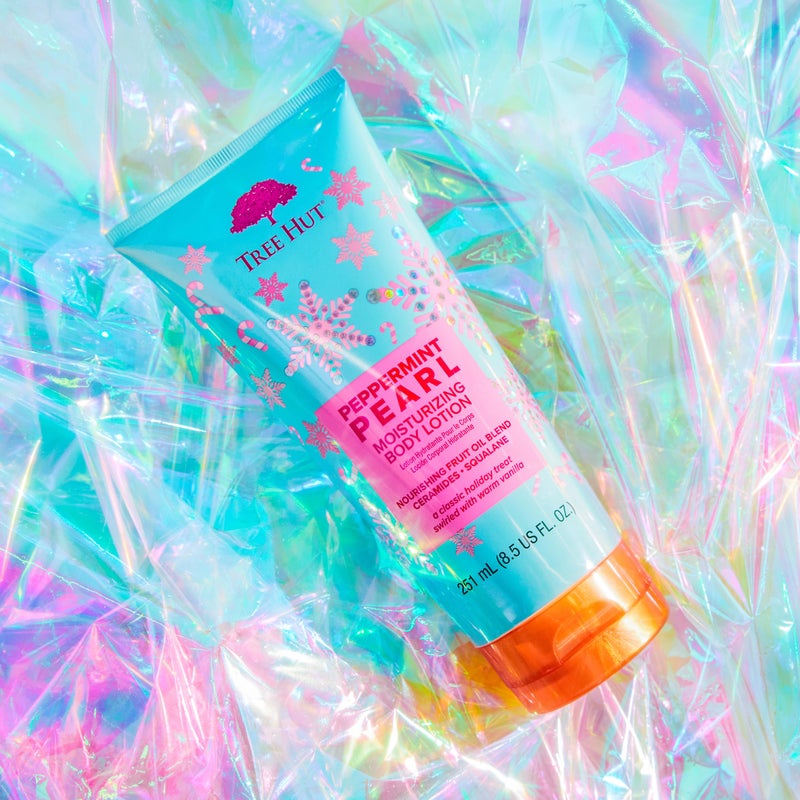 Tree Hut لوشن الجسم من تري هات بنكهة النعناع | إصدار محدود للعطلات | تركيبة السيراميد والسكواليين تساعد في حماية البشرة | ترطيب طويل الأمد يجعل البشرة تشعر بالنعومة والترطيب | 8.5 أونصة سائلة. - Image 1