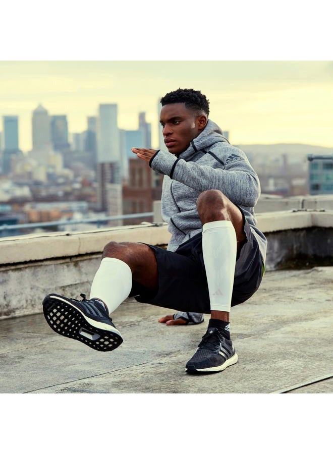 Adidas أكمام ضغط الساق للنساء والرجال - زوج من أكمام الساق للجري، التدريب، والتمارين الأقوى - قابلة للتنفس وخفيفة الوزن - دعم ضغط الساق المتين - أبيض، S/M - Image 4