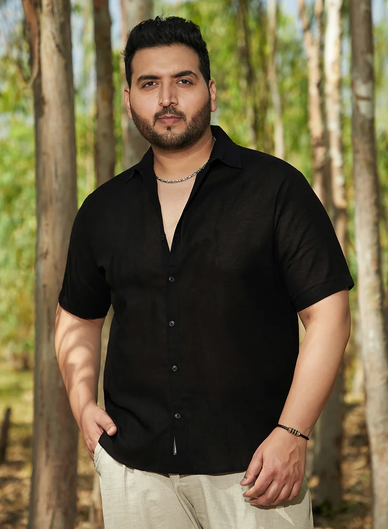 Instafab Plus Instafab Plus Men's Onyx Black Solid Cotton Shirt For Casual Wear | Spread Collar | Short Regular Sleeves | Button Closure | Plus Size Shirt Crafted With Comfort Fit For Everyday Wear