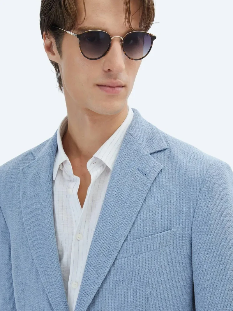 كيب جاكيت عصري بنقشة زرقاء