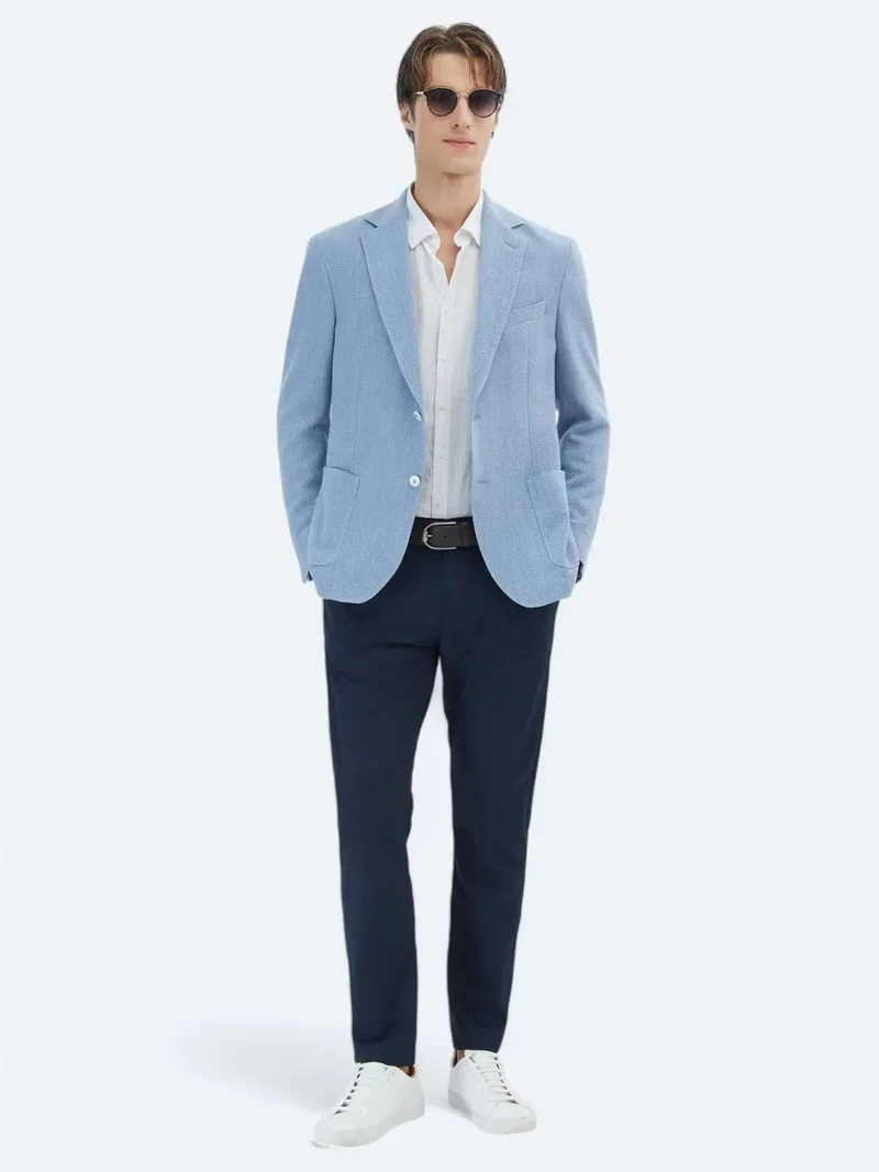 كيب جاكيت عصري بنقشة زرقاء